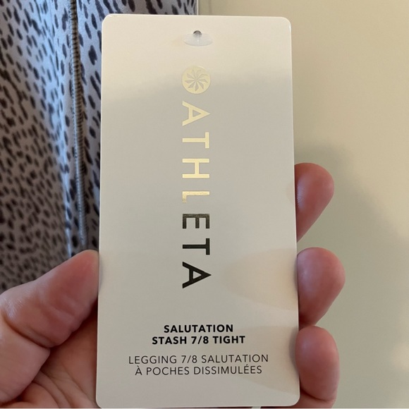 *NWT* Athleta Women’s Salutation Stash 7/8 tight in Shanti Animal Purple size MP - Picture 6 of 7